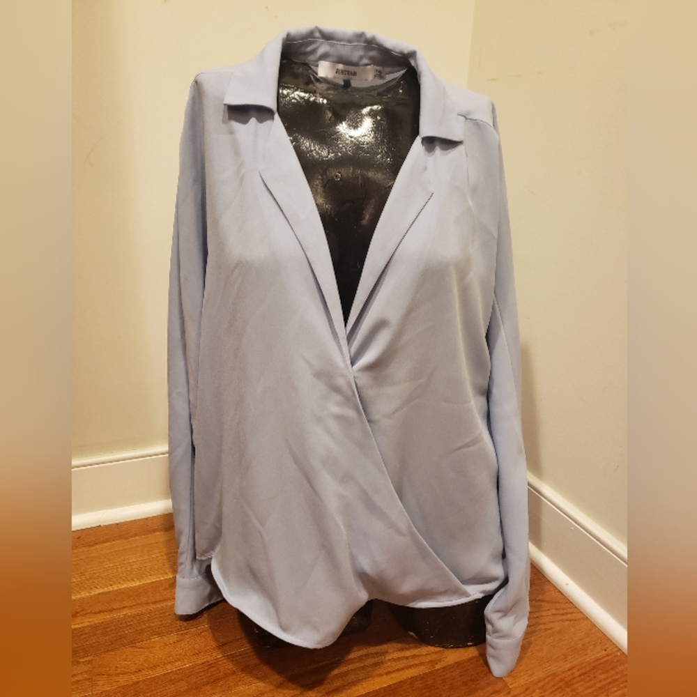 🧡NWT - JustFab Women's Blue long sleeve blouse size XXL